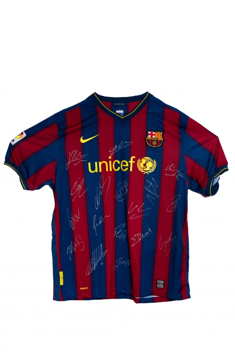 Barcelonan jalkapallojoukkueen pelipaita vuodelta 1999 - Aidoilla nimikirjoituksilla