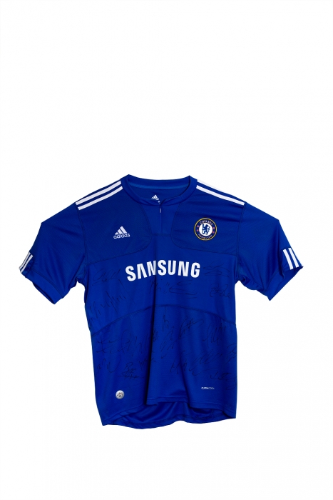 Chelsea jalkapallojoukkueen pelipaita - Drogba- aidoilla joukkuekavereiden nimikirjoituksilla