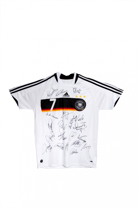 Saksan jalkapallomaajoukkueen pelipaita - Shweinsteiger- aidoilla joukkuekavereiden nimikirjoituksilla