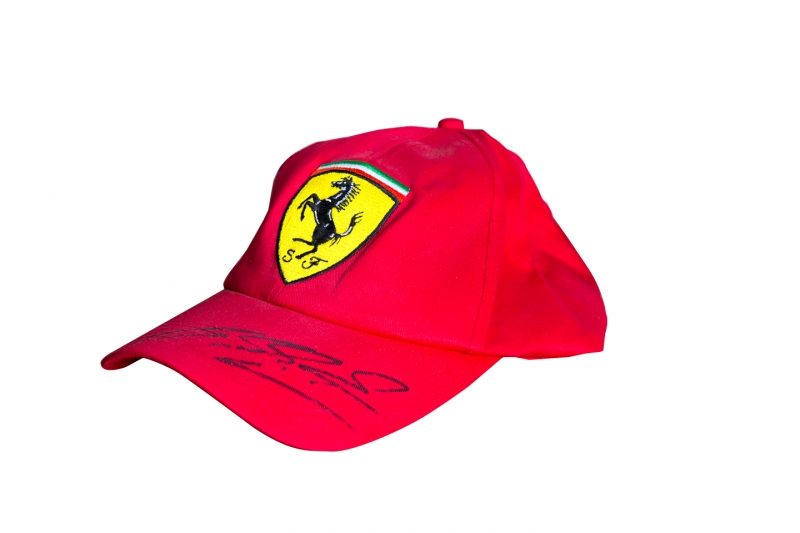 Ferrarin lippalakki - Aidolla nimikirjoituksella