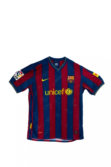 Barcelona jalkapallojoukkueen pelipaita - Messi- aidoilla joukkuekavereiden nimikirjoituksilla