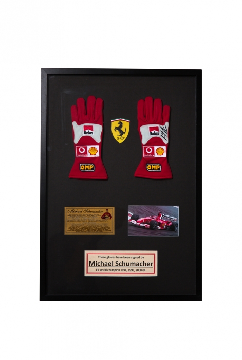 Kehystetty Ferrari M. Schumacherin ajokäsineet - aidolla nimikirjoituksella